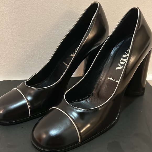 PRADA - Picture 2 of 4